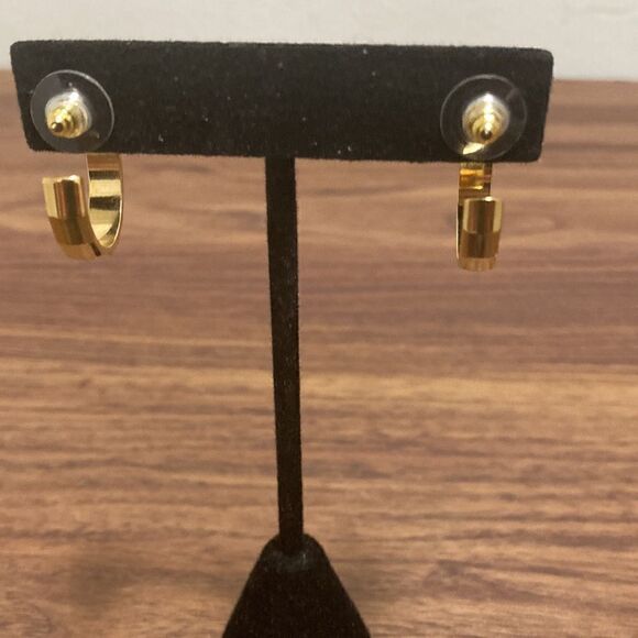 Vintage Paneled Design Gold Tone Hoop Earrings With Post Back for Pierced Ears. - Picture 2 of 7